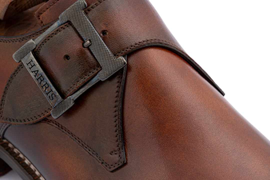 Mono leather buckle