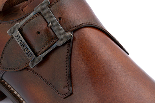 Mono leather buckle