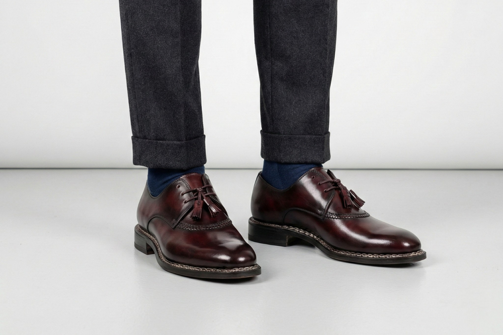 Derby hand painted with Norwegian workmanship