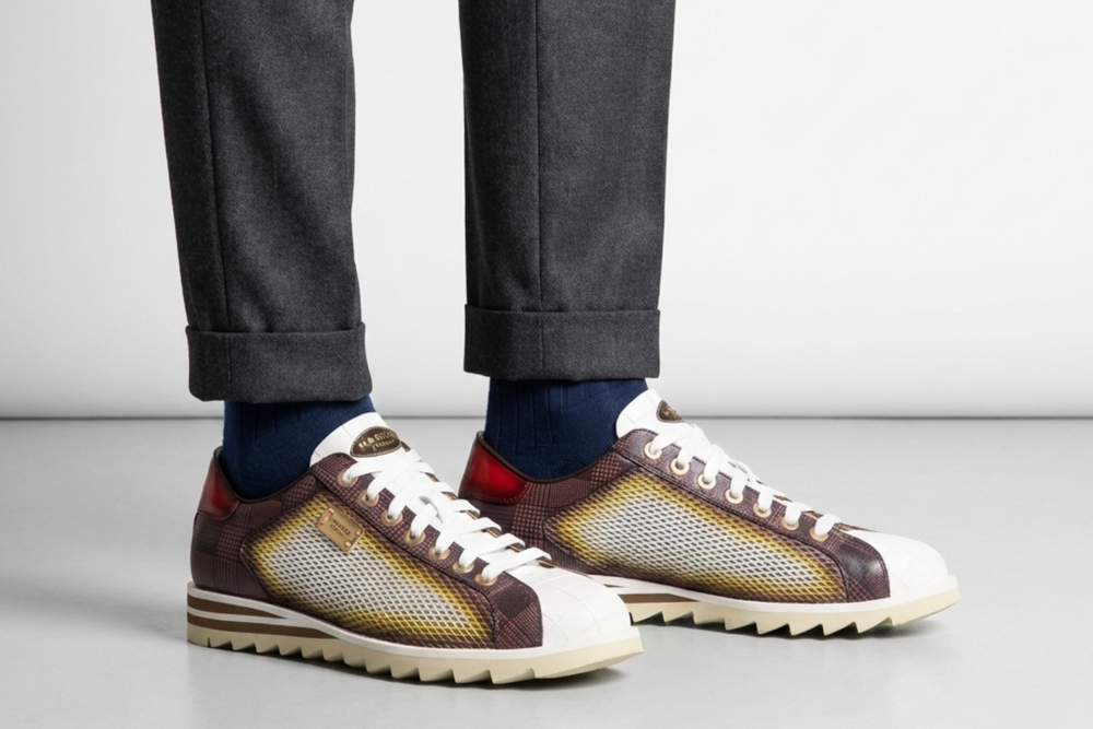 Zapatillas efecto cocodrilo y perforadas