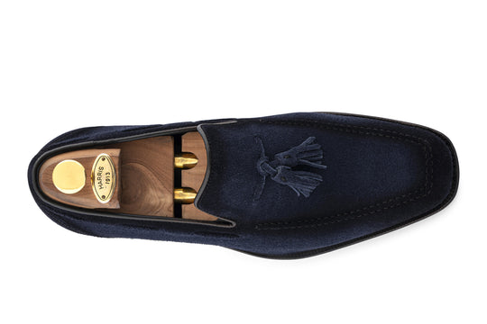 Mokassin mit Bommel aus handgefärbtem Wildleder