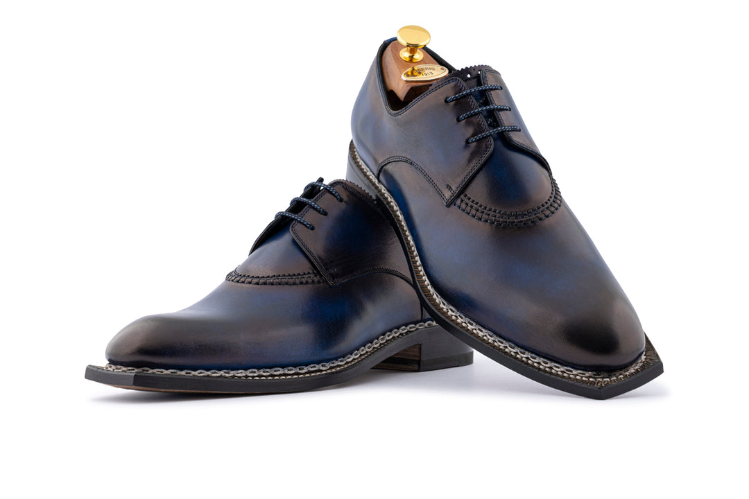 Derby pintado a mano con mano de obra noruega.