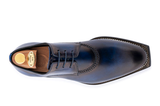 Derby pintado a mano con mano de obra noruega.