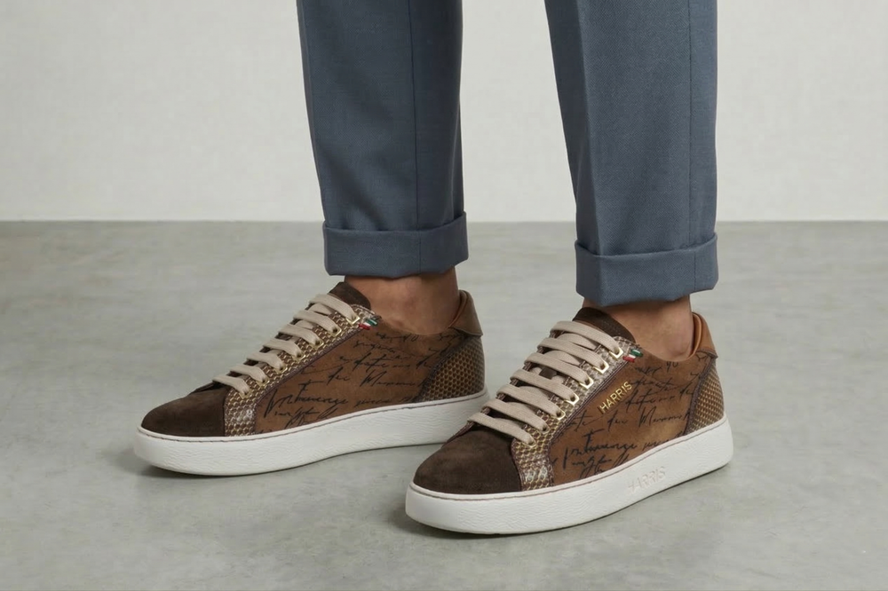 Sneakers in suede e dettagli writer