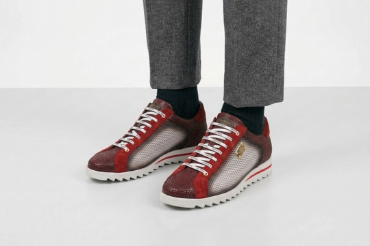 Sneakers stampata effetto forato