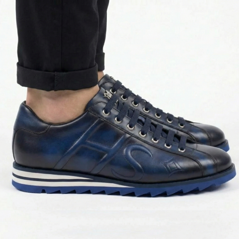 Sneaker en cuir peinte à la main