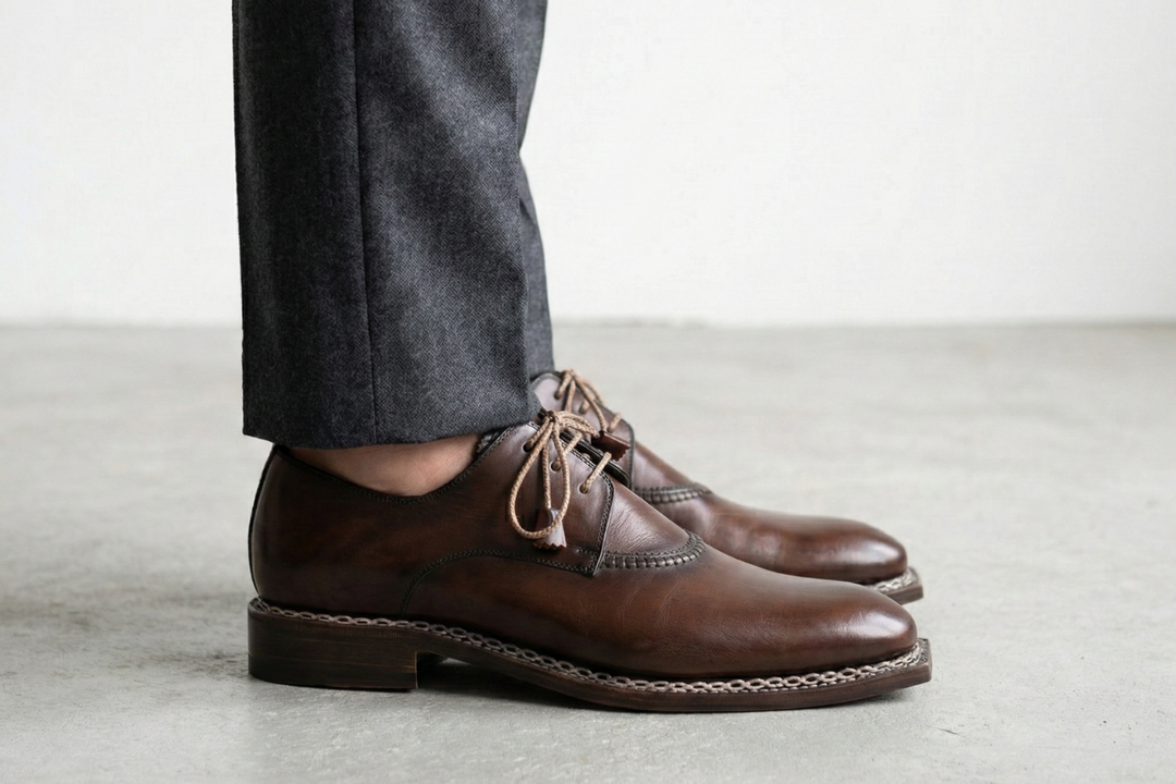 Derby pintado a mano con mano de obra noruega.