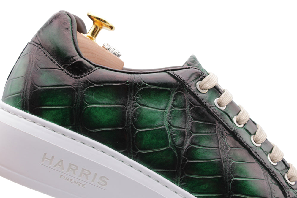 Sneakers in coccodrillo