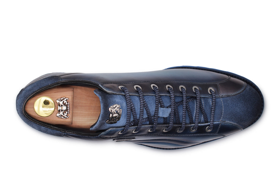 Sneakers in pelle e suede dipinte a mano blu