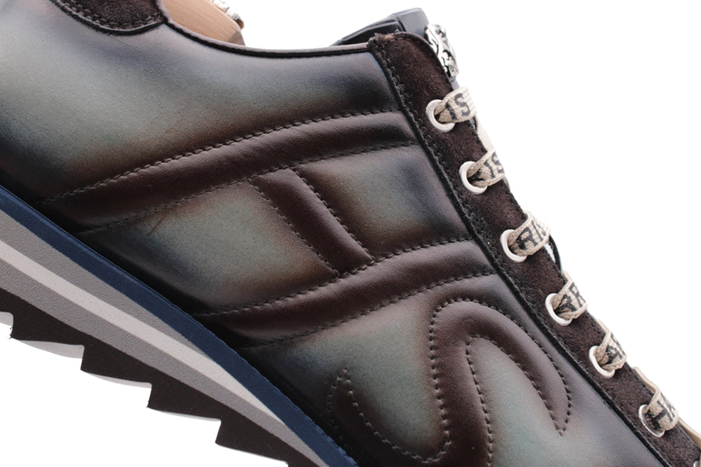 Sneakers in pelle dipinte a mano