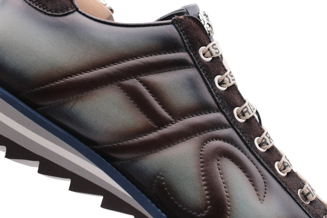 Sneakers in pelle dipinte a mano