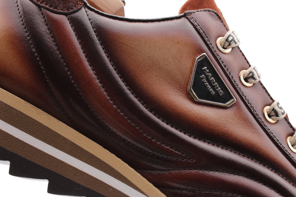 Sneakers in pelle e suede dipinte a mano