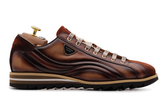 Sneakers in pelle e suede dipinte a mano