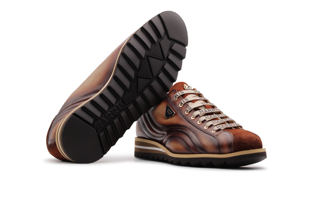 Sneakers in pelle e suede dipinte a mano