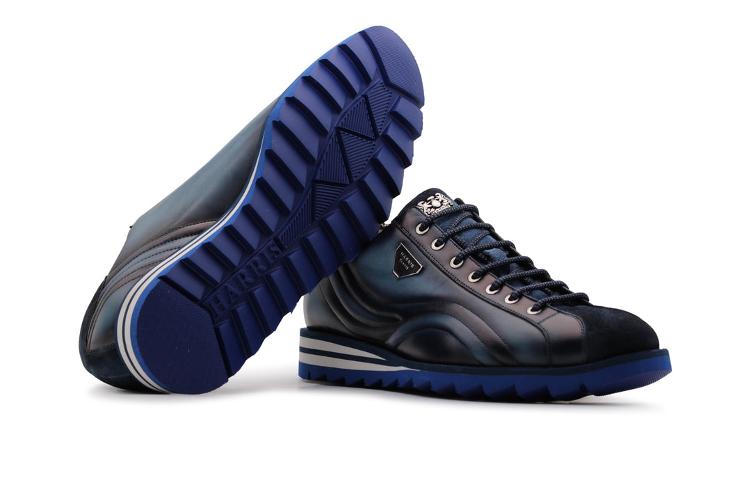 Sneakers in pelle e suede dipinte a mano blu