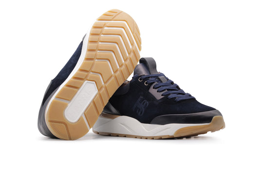 Sneakers aus Leder und Wildleder