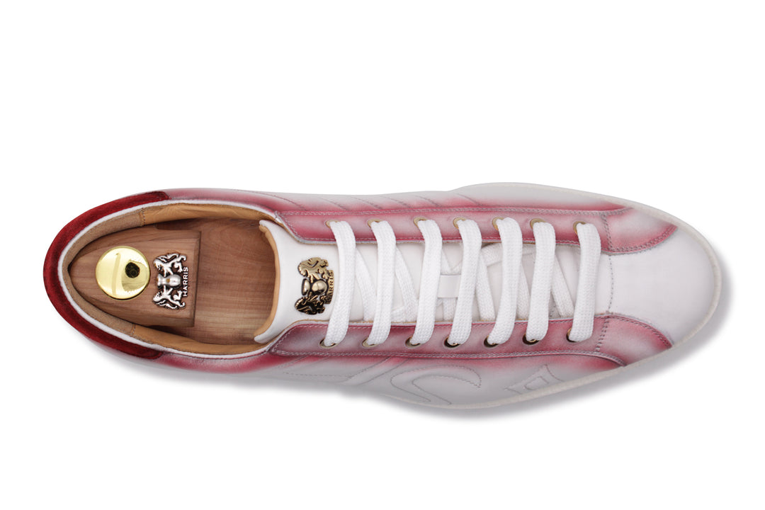 Sneaker de piel y ante decolorados.