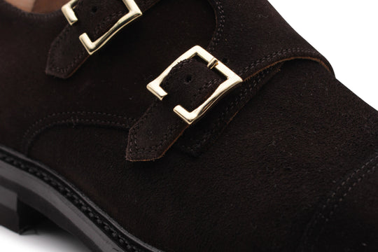 Doppia fibbia in suede testa di moro sfumata a mano