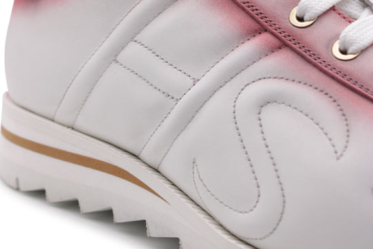 Sneaker de piel y ante decolorados.