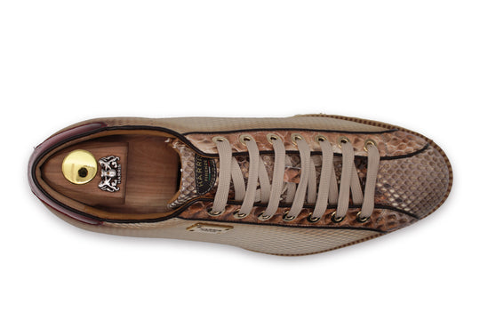 Zapatillas de pitón y efecto perforado.