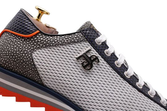 Sneakers in pelle traforata