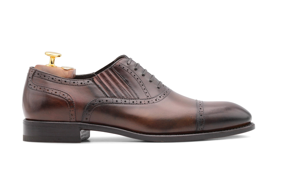 Slip-On Oxford mit Brogue-Verzierungen